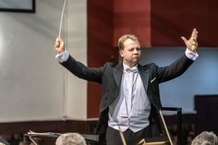 Novoroční koncert: Filharmonie Brno, Raphaell Wallfisch a Robert Kružík