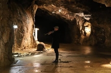 Společné dílo vody, času a Brno Contemporary Orchestra v jeskyni Výpustek