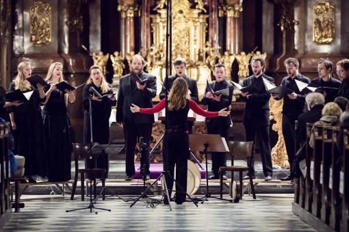 Aktuálně: Sbor Czech Ensemble Baroque dnes vysílá živě z Káznice