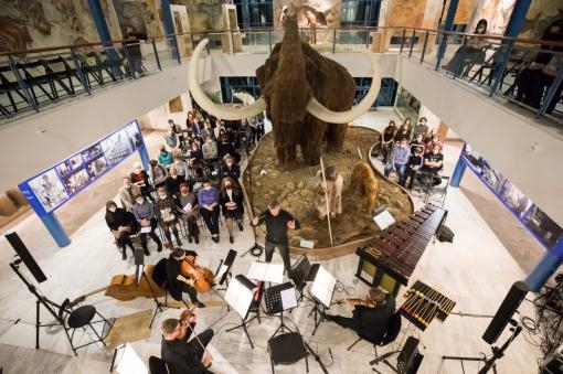 Pod mamutem o čase i bezčasí s Brno Contemporary Orchestra