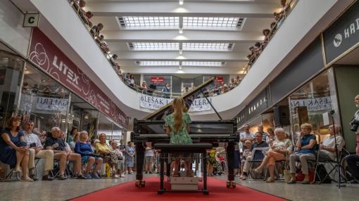 Maraton hudby Brno: Pianoštafeta láká hráče na neděli