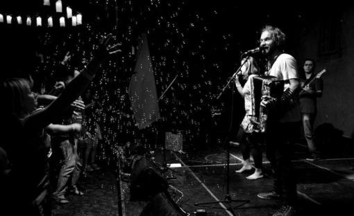 Helemese křtí album. Vystoupí i Nikola Mucha a Circus Problem